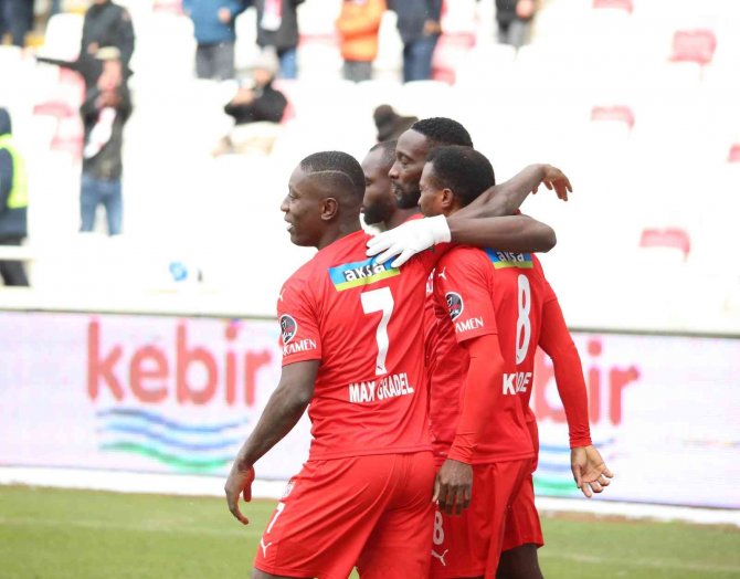Spor Toto Süper Lig: Sivasspor: 2 - Altay: 1 (Maç Sonucu)