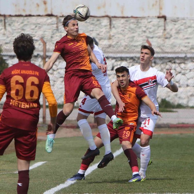 Tff 2. Lig: Turgutluspor: 1 - Niğde Anadolu Fk: 3