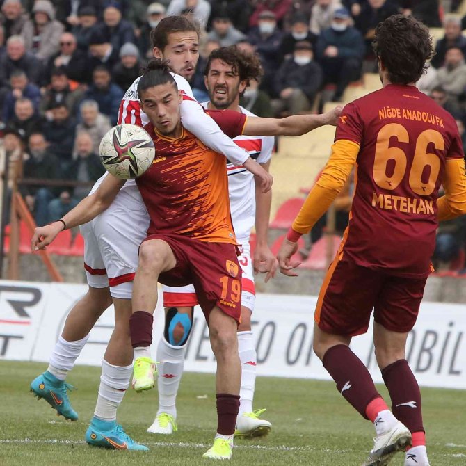 Tff 2. Lig: Turgutluspor: 1 - Niğde Anadolu Fk: 3