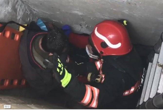 Havalandırma Boşluğuna Düşen Engelli Vatandaşı İtfaiye Ekipleri Kurtardı