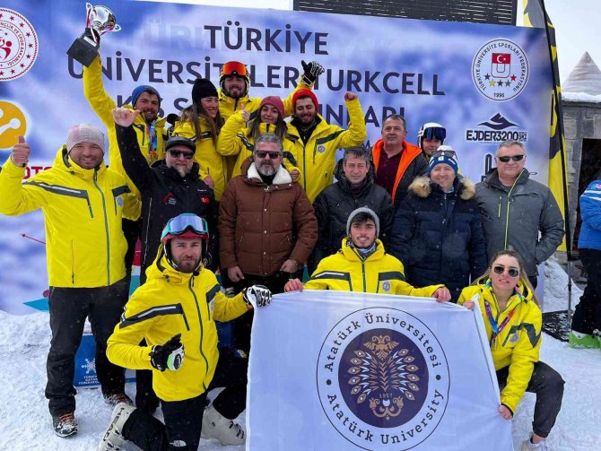 Atatürk Üniversitesi Kürsüden İnmedi: Tam 26 Madalya