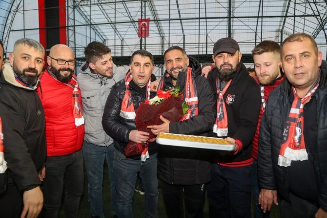 Uşaksporlu Taraftarlardan Ümit Karan’a Hoş Geldin Kutlaması
