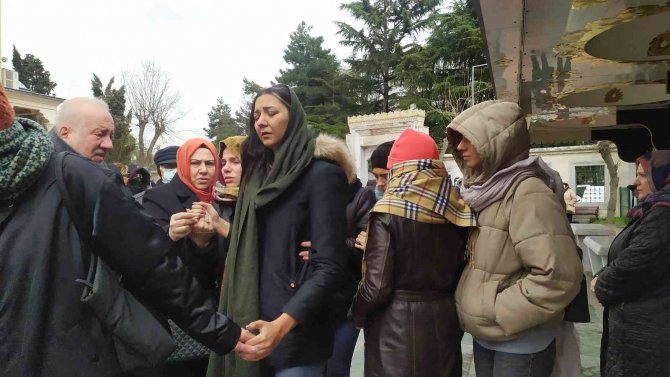 Bakırköy’de Avm’de Öldürülen Yağmur Sönmez Son Yolculuğuna Uğurlandı