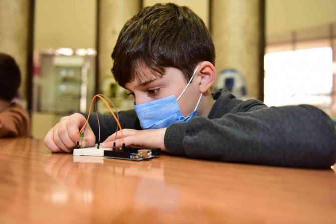 Yıldırım Belediyesi’nden Çocuklara Ücretsiz Robotik Kodlama Kursu