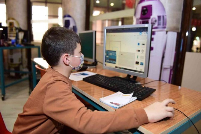 Yıldırım Belediyesi’nden Çocuklara Ücretsiz Robotik Kodlama Kursu