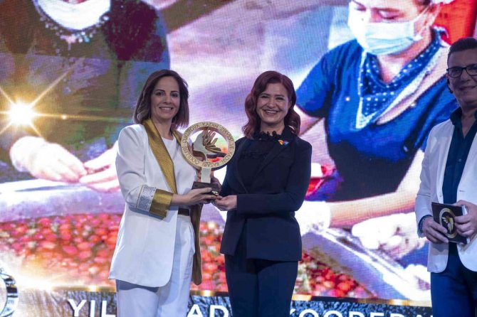 Seçer’e ’Yılın Kadın İstihdamı Sağlayan Belediye Başkanı’ Ödülü