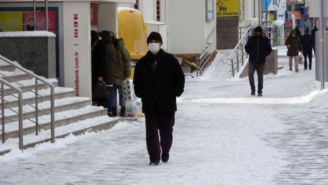 Yozgat’ta Kar Yağışı Ve Soğuk Hava Etkisini Sürdürüyor