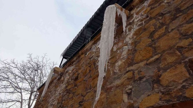Yozgat’ta Kar Yağışı Ve Soğuk Hava Etkisini Sürdürüyor