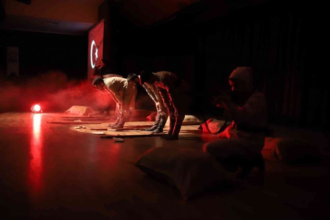 ‘Çanakkale Ruhu’ Gençlerle Sahnede