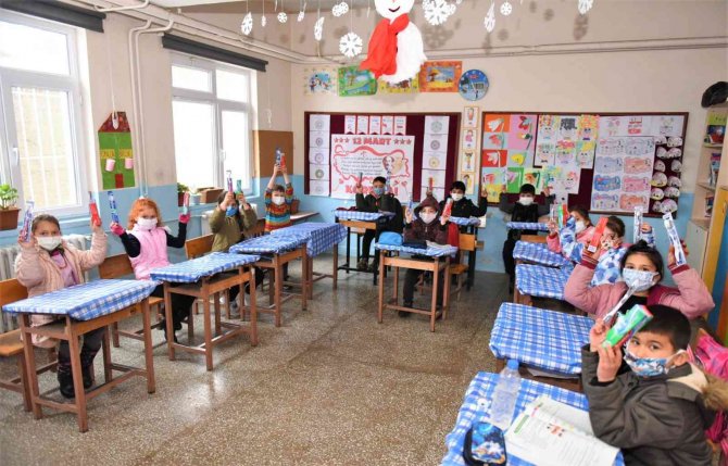 Mobil Sağlık Tarama Aracı, Minikler İçin Yollarda