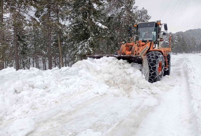 Amanoslar’da Kardan Kapanan Yayla Yolları Ulaşıma Açılıyor