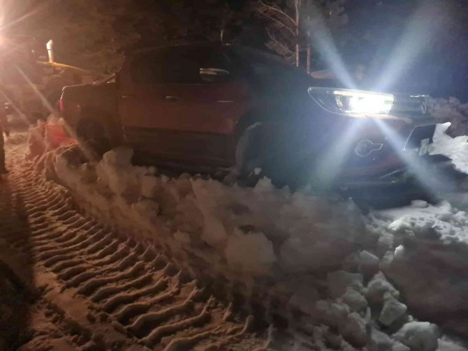 Ankara’da Yaylada Mahsur Kalan 4 Kişilik Aile 9 Saat Sonra Kurtarıldı