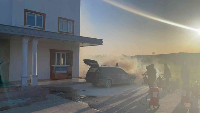 Alev Alev Yanan Araca Canları Pahasına Müdahale Ettiler