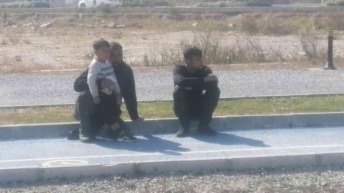 Hurda Taşıdığı Kamyonet Alev Alev Yandı, 3 Yaşındaki Oğluyla Birlikte Canını Zor Kurtardı