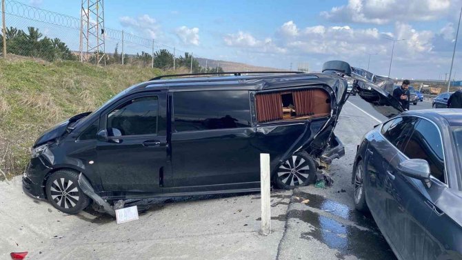 Arnavutköy’de 3 Araç Birbirine Girdi: 1 Yaralı