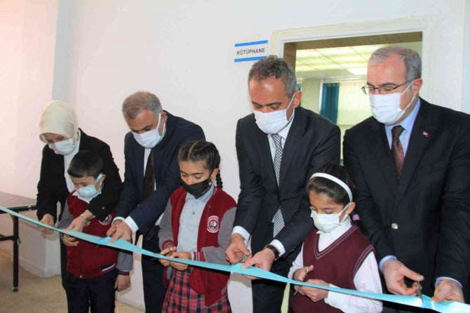 Milli Eğitim Bakanı Özer, Elazığ’da Kütüphanenin Açılışını Gerçekleştirdi