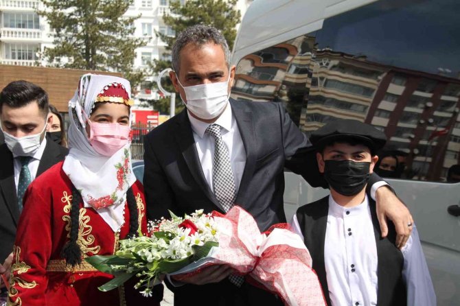 Milli Eğitim Bakanı Özer: “855 Bin Derslikte Yüz Yüze Eğitime Ara Vermeden Devam Ediyoruz”