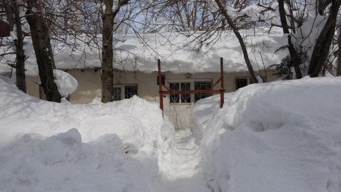 Bitlis’te Buz Sarkıtlarının Boyu 6 Metreyi Geçti