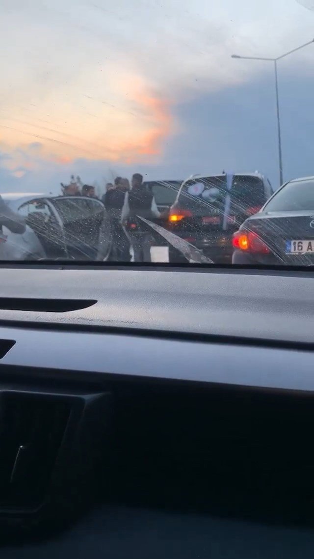Bursa’da Yol Kapatan Düğün Konvoyu Cezasız Kalmadı