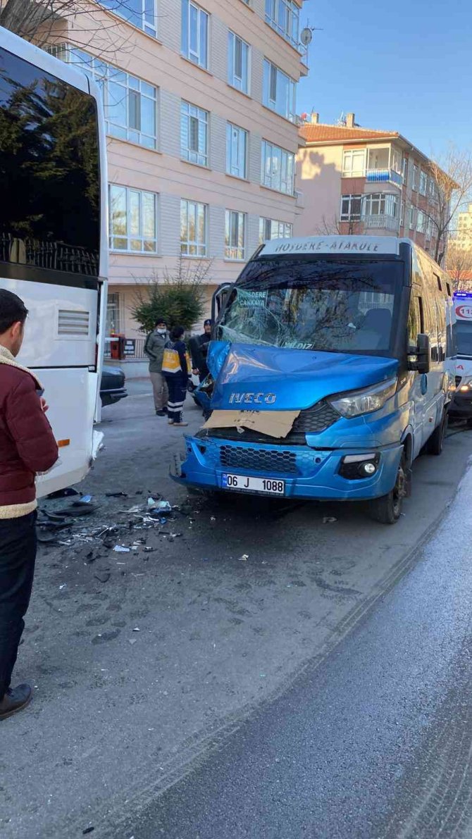 Başkentte Minibüs Kazası: 8 Yaralı