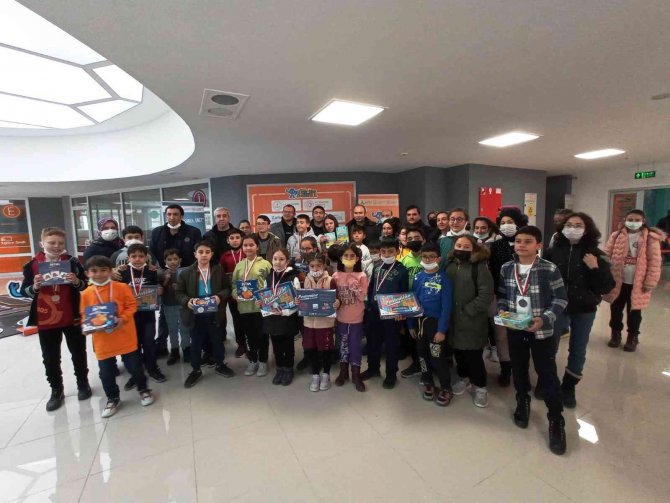 Çavdarhisar Takımı Zeka Oyunlarında 3 Şampiyonluk 1 İkincilik Elde Etti