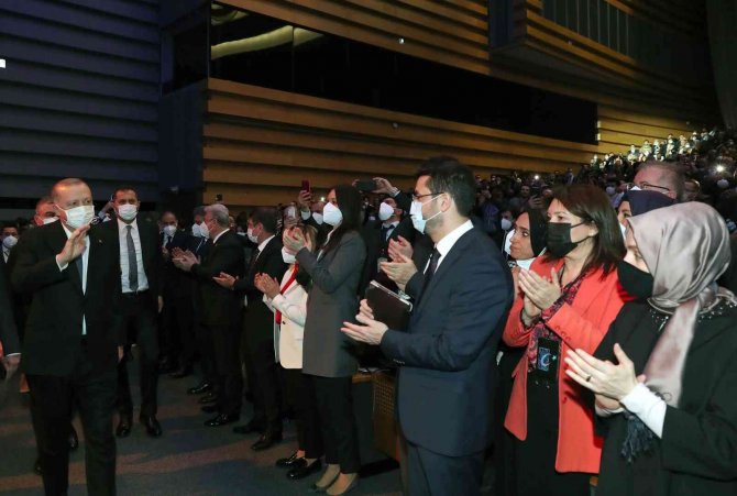 Cumhurbaşkanı Erdoğan, “Dijital Alanda Da Kendi Ayaklarınız Üzerinde Duramıyorsanız, Felaketin Eşiğindesinizdir”