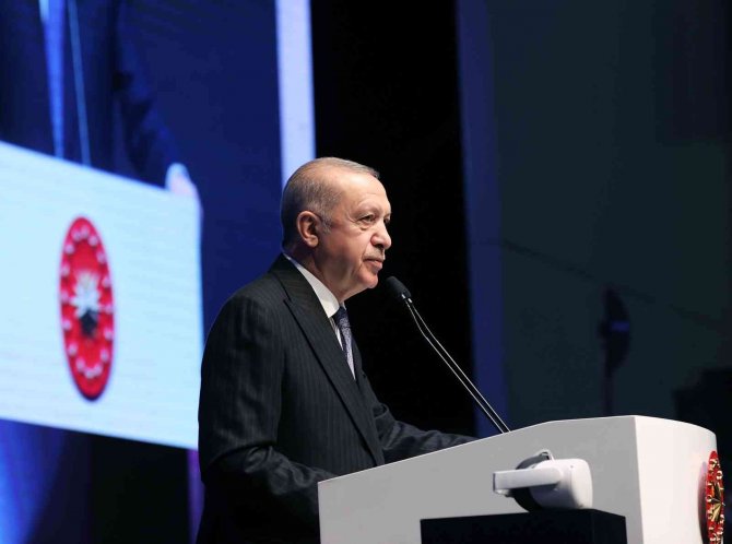 Cumhurbaşkanı Erdoğan, “Dijital Alanda Da Kendi Ayaklarınız Üzerinde Duramıyorsanız, Felaketin Eşiğindesinizdir”