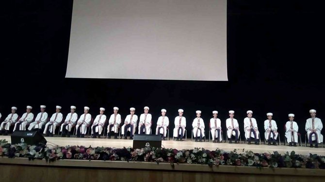 19 Hafız Törenle Belgelerini Aldı