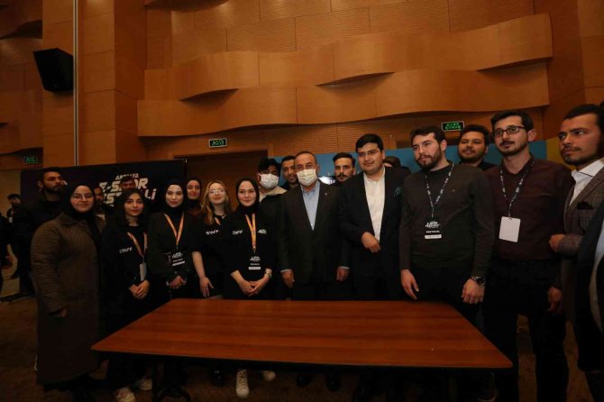 Bakan Çavuşoğlu, E-sporfest’in Konuğu Oldu