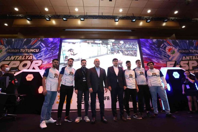 Bakan Çavuşoğlu, E-sporfest’in Konuğu Oldu