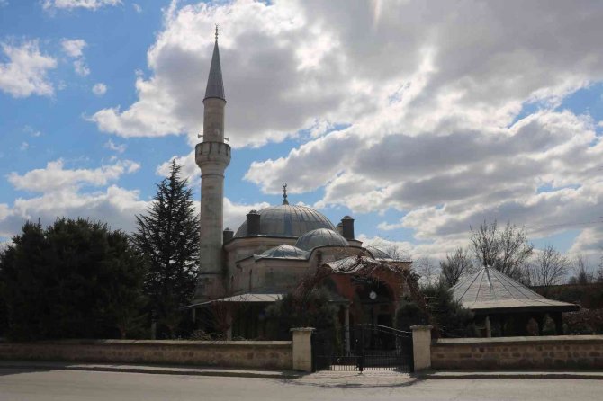 Cami Musluklarını Çaldılar