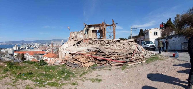 Hurdacının Girdiği Bina Çöktü, Enkazdan Böyle Çıkartıldı