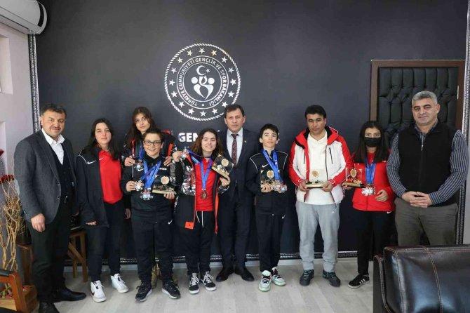 Şampiyon Snowboard Sporcularından Kabakcı’ya Ziyaret