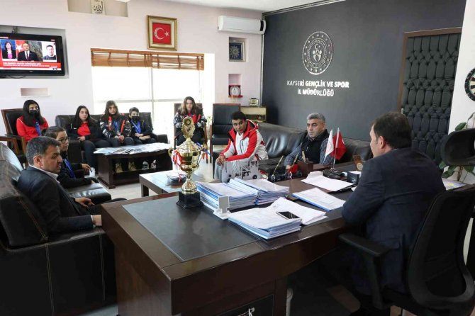 Şampiyon Snowboard Sporcularından Kabakcı’ya Ziyaret