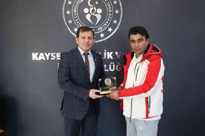 Şampiyon Snowboard Sporcularından Kabakcı’ya Ziyaret