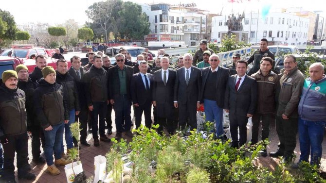 Manavgat’ta 10 Bin 500 Fidan Dağıtıldı