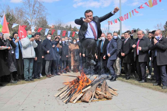 Baharın Müjdeleyicisi Nevruz, Gazi Üniversitesinde Coşkuyla Kutlandı