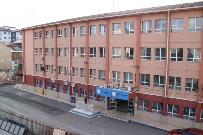 Eyüpsultan’da Okulda Kalp Krizi Geçiren Öğrenci Hayatını Kaybetti
