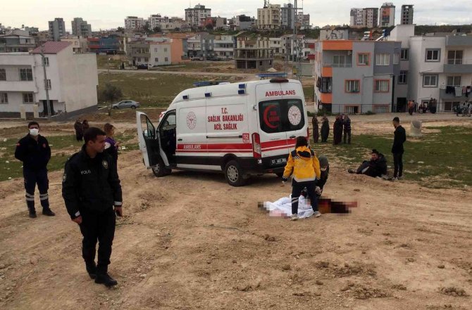 Boşanmak İsteyen Karısını Sokak Ortasında Öldürdü