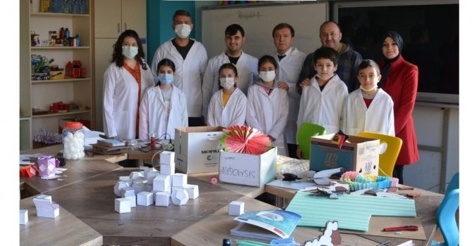 Gediz’de ’Kendin Yap Atölyesi Kursları’ Açıldı