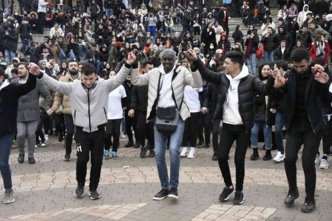 Gümüşhane’de Soğuk Havaya Ve Kar Yağışına Rağmen Nevruz Kutlandı