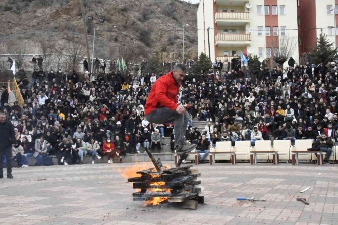 Gümüşhane’de Soğuk Havaya Ve Kar Yağışına Rağmen Nevruz Kutlandı