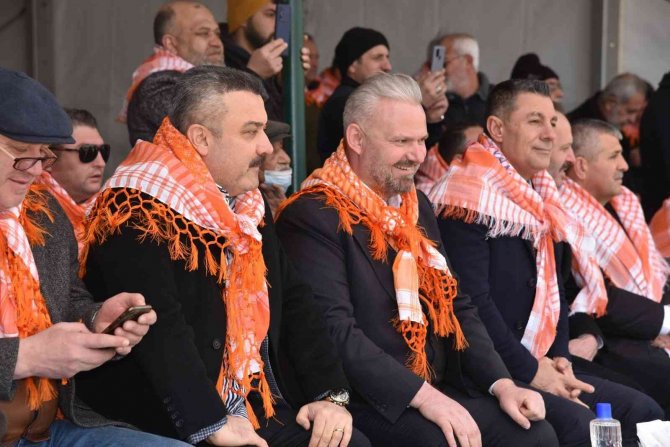 Menemen Folklorik Deve Gösterisinde Renkli Sahneler
