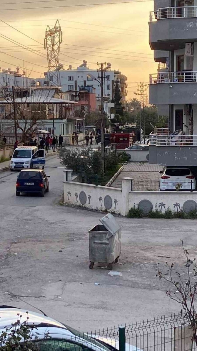 Hatay’da Polisten Kaçarak Otomobilden Yol Kenarına El Bombası Atan 2 Kişi Yakalandı