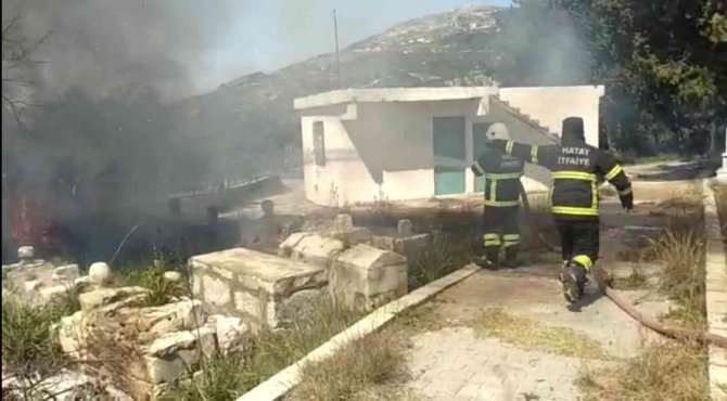 Mezarlık Yangını Korkuttu