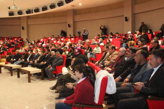 Vali Soytürk: "Oylum Höyük’te Yapılan Kazılarda 4500 Yıllık Zeytin Çekirdeği Bulduk"
