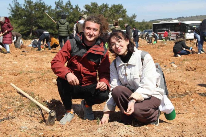 İ̇zmir’de 6 Bin 35 Adet Fidan Toprakla Buluştu