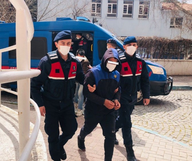 İ̇zmir’de Hırsızlara Göz Açtırman Jandarma 5 Kişiyi Yakaladı