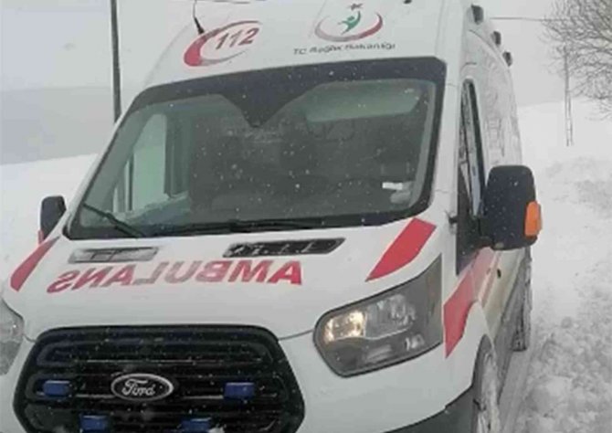 Ardahan’da Ekipler Yolu Kardan Kapanan Köydeki Hamile Kadın İçin Seferber Oldu