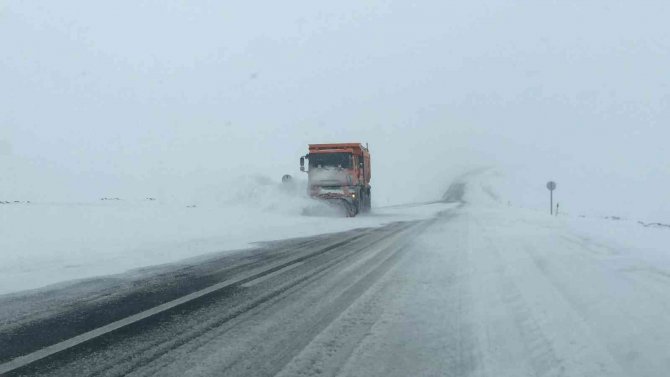 Kars’ta 169 Köy Yolu Ulaşıma Kapalı